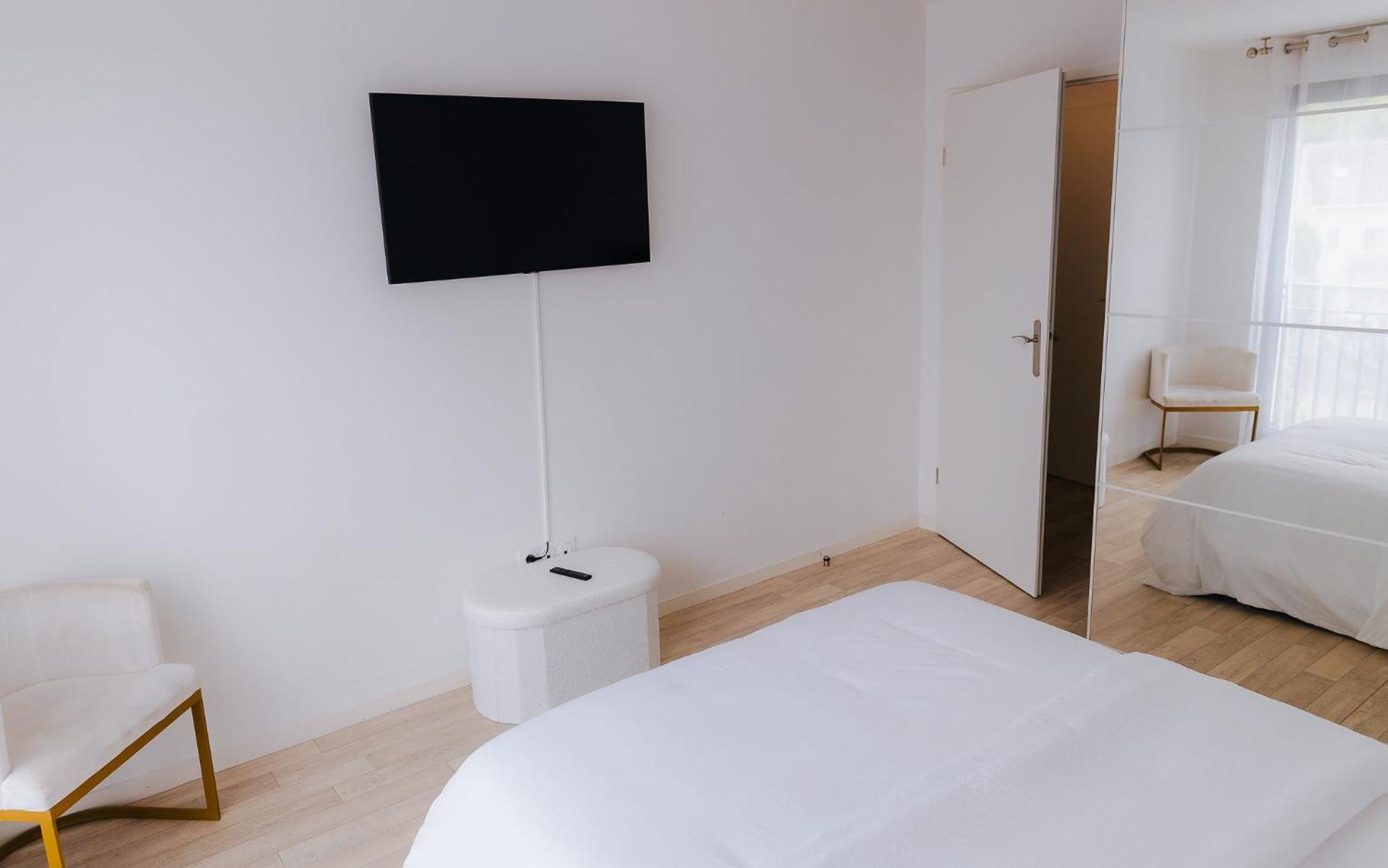 Appartement Luxueux, Neuf & Equipe A Versailles, Saint-Cyr-lʼÉcole Dış mekan fotoğraf