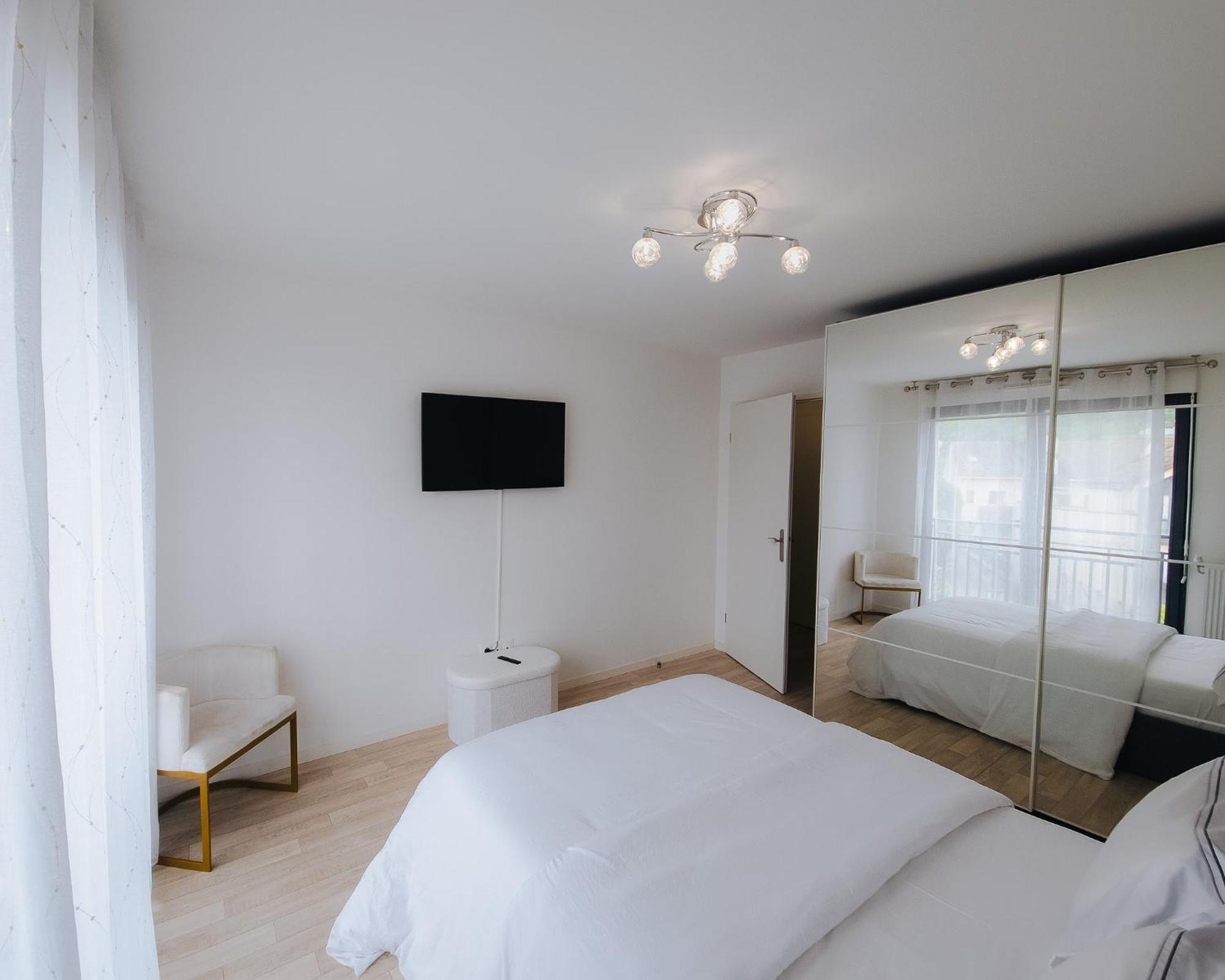 Appartement Luxueux, Neuf & Equipe A Versailles, Saint-Cyr-lʼÉcole Dış mekan fotoğraf